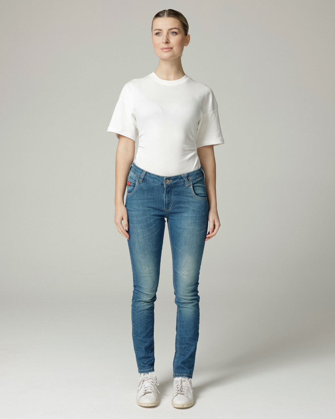Die Nelly, Hell mittelblaue Vintage Slim Jeans