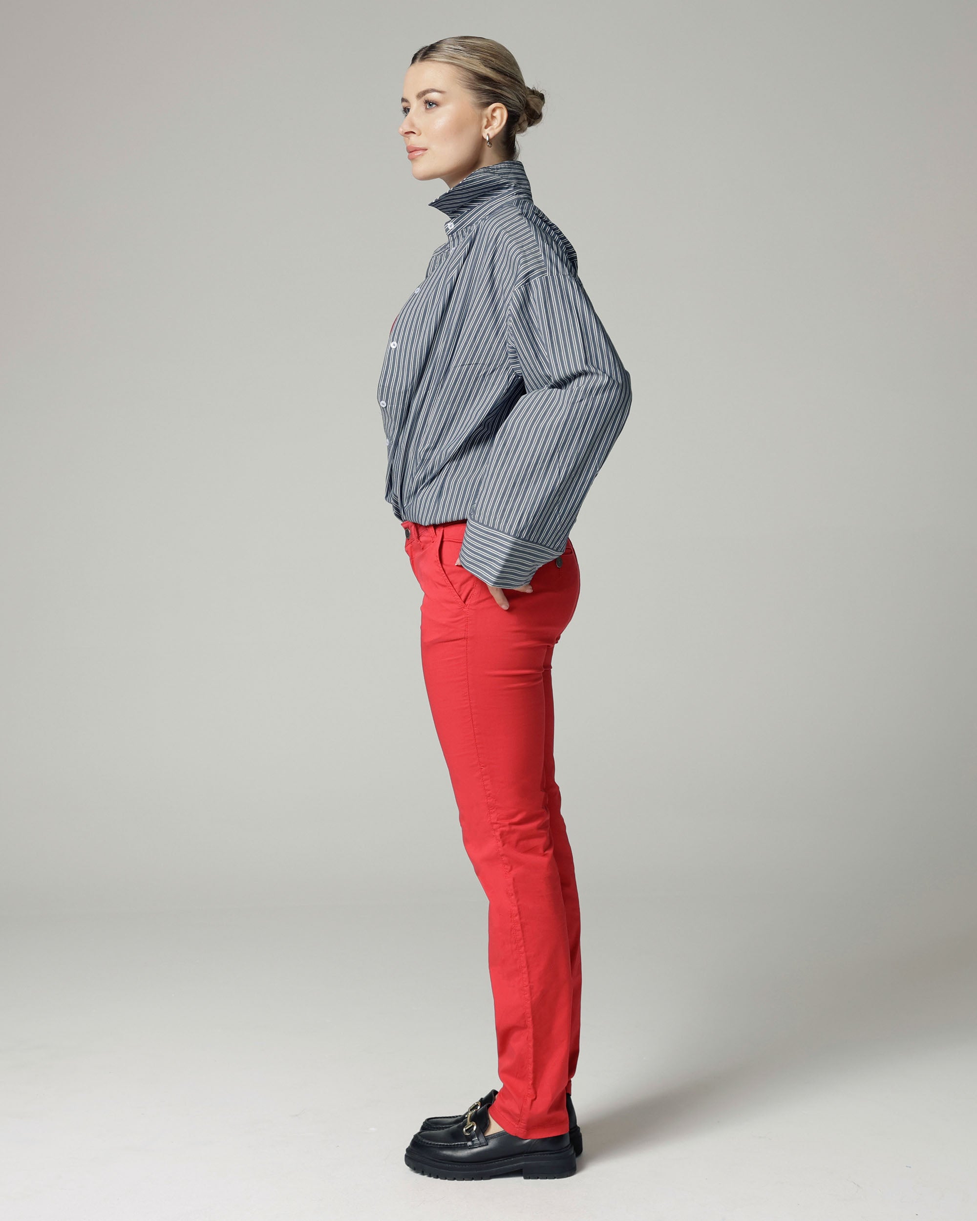 Red Straight Fit Pants | The Naples Zweitbild
