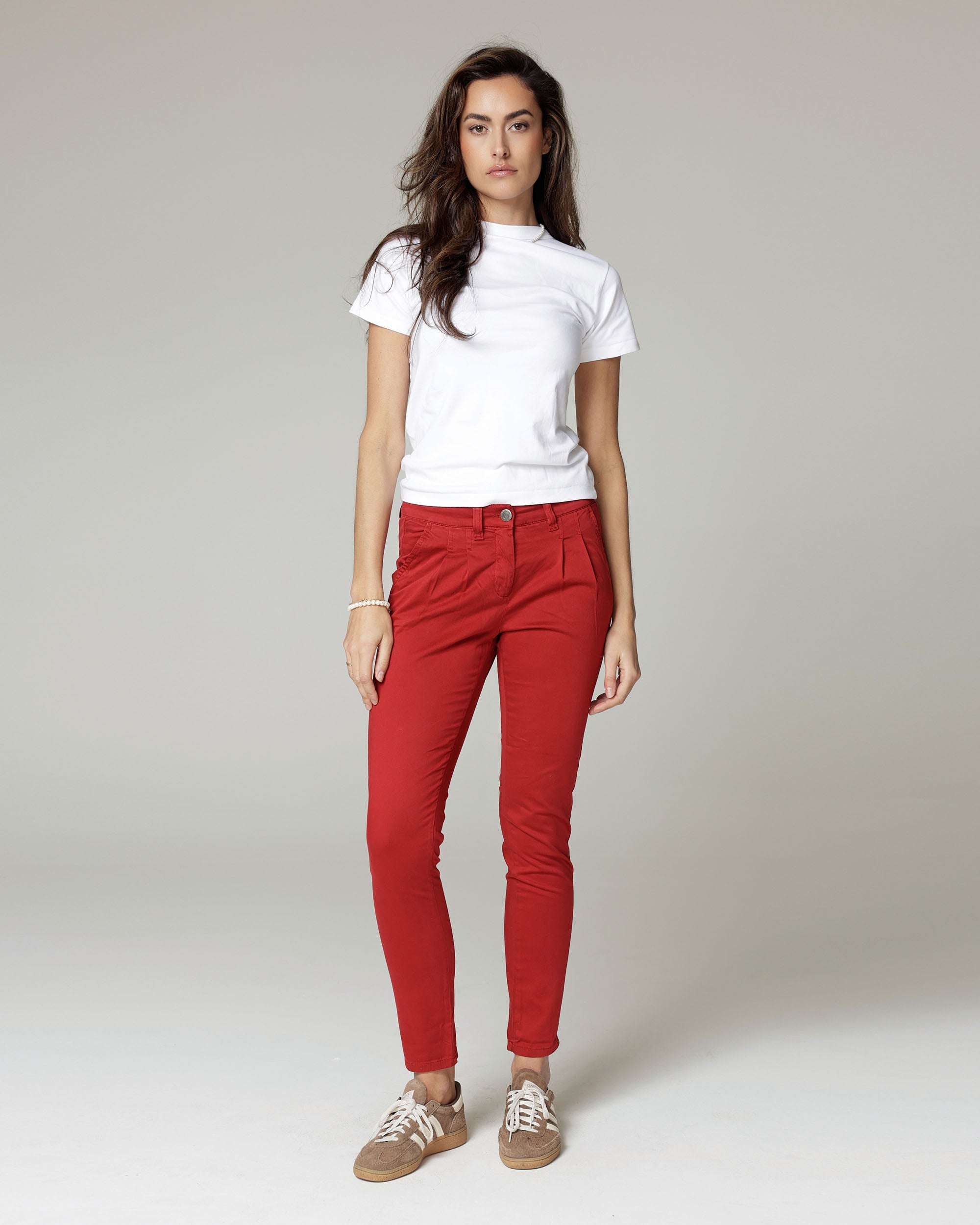 Dark Red Tapered Chinos | The Venice Hauptbild