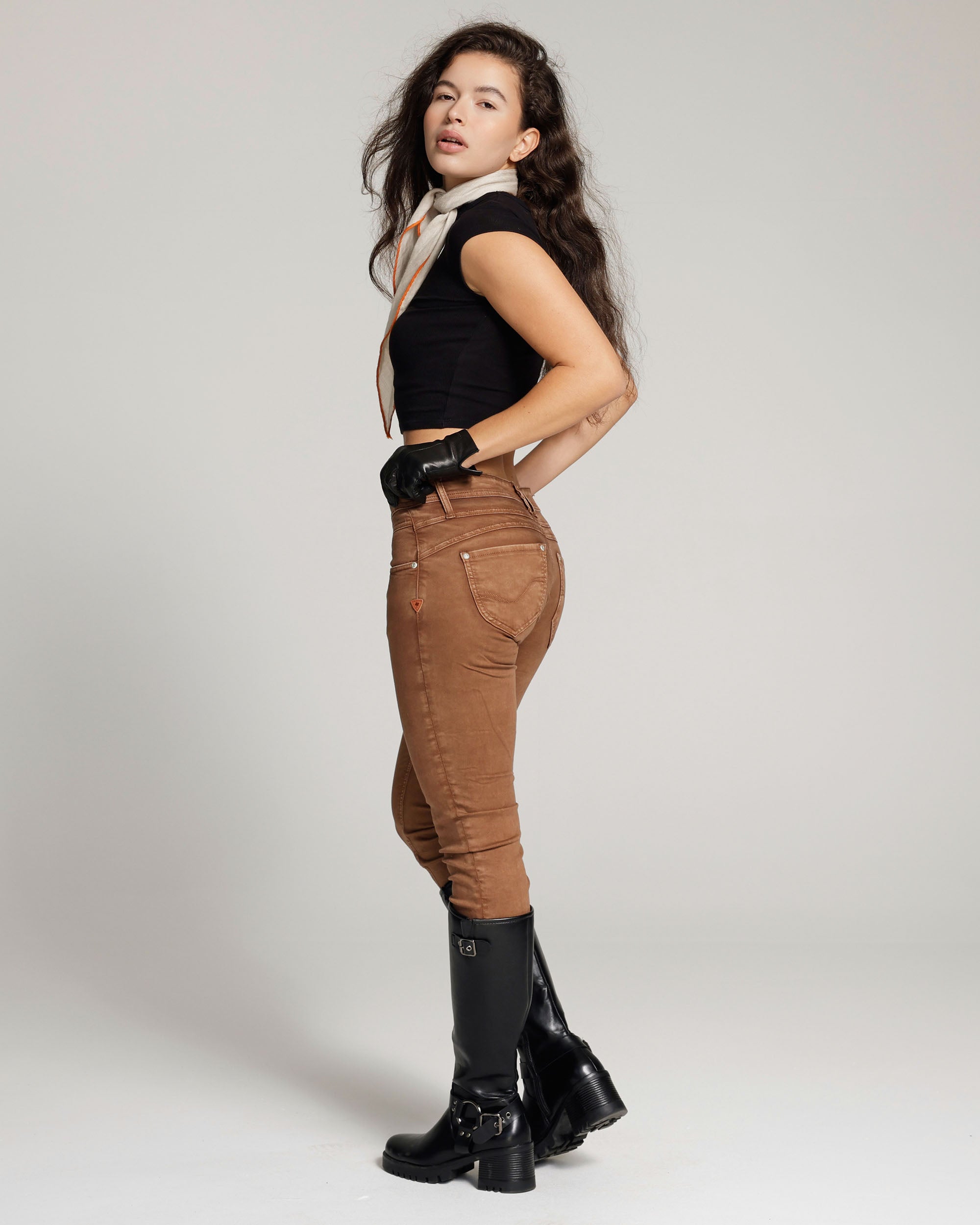 Vintage Cognac Skinny Jeans | The Manuela Zweitbild