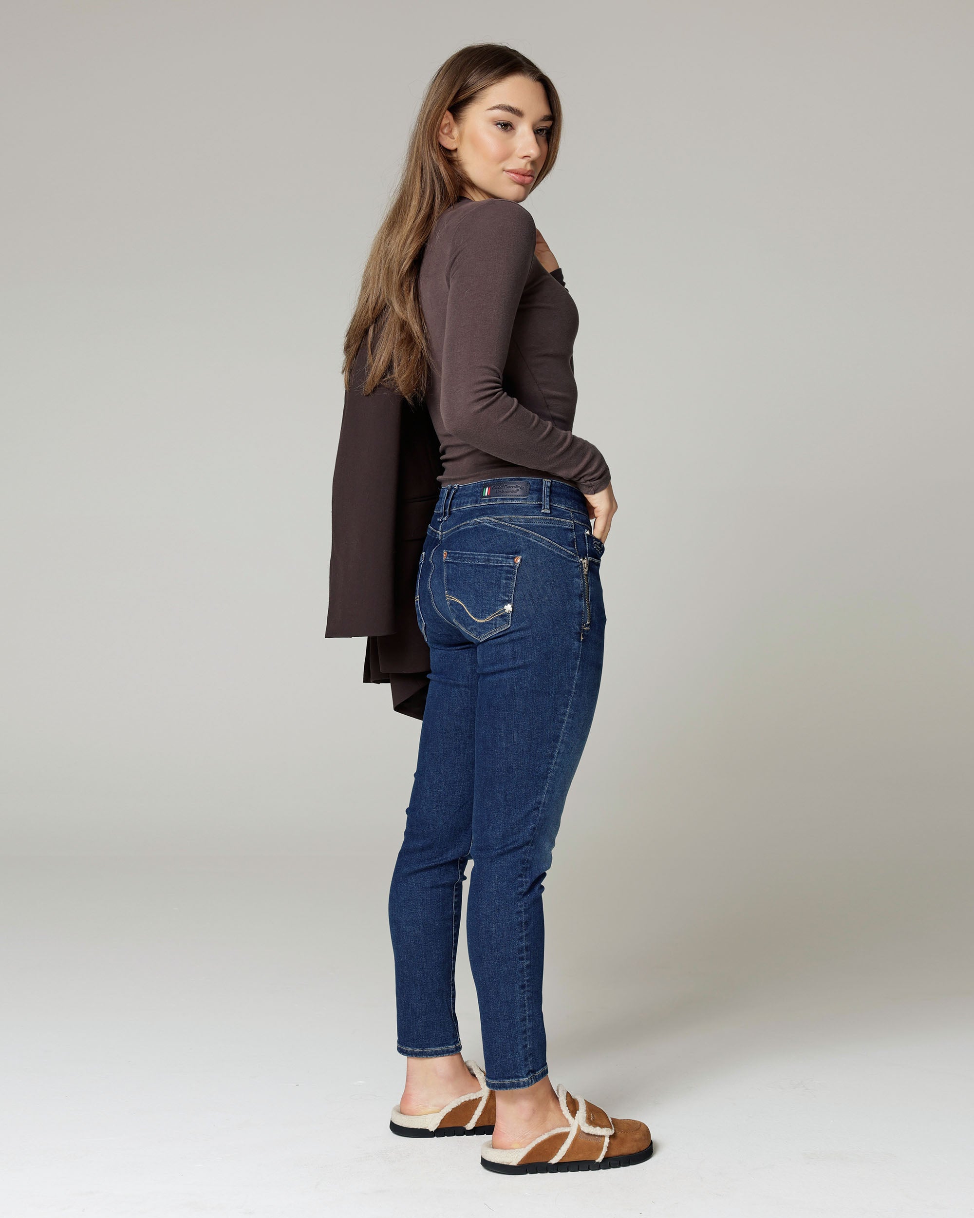 Dark Vintage Skinny Jeans | The Noemi Zweitbild