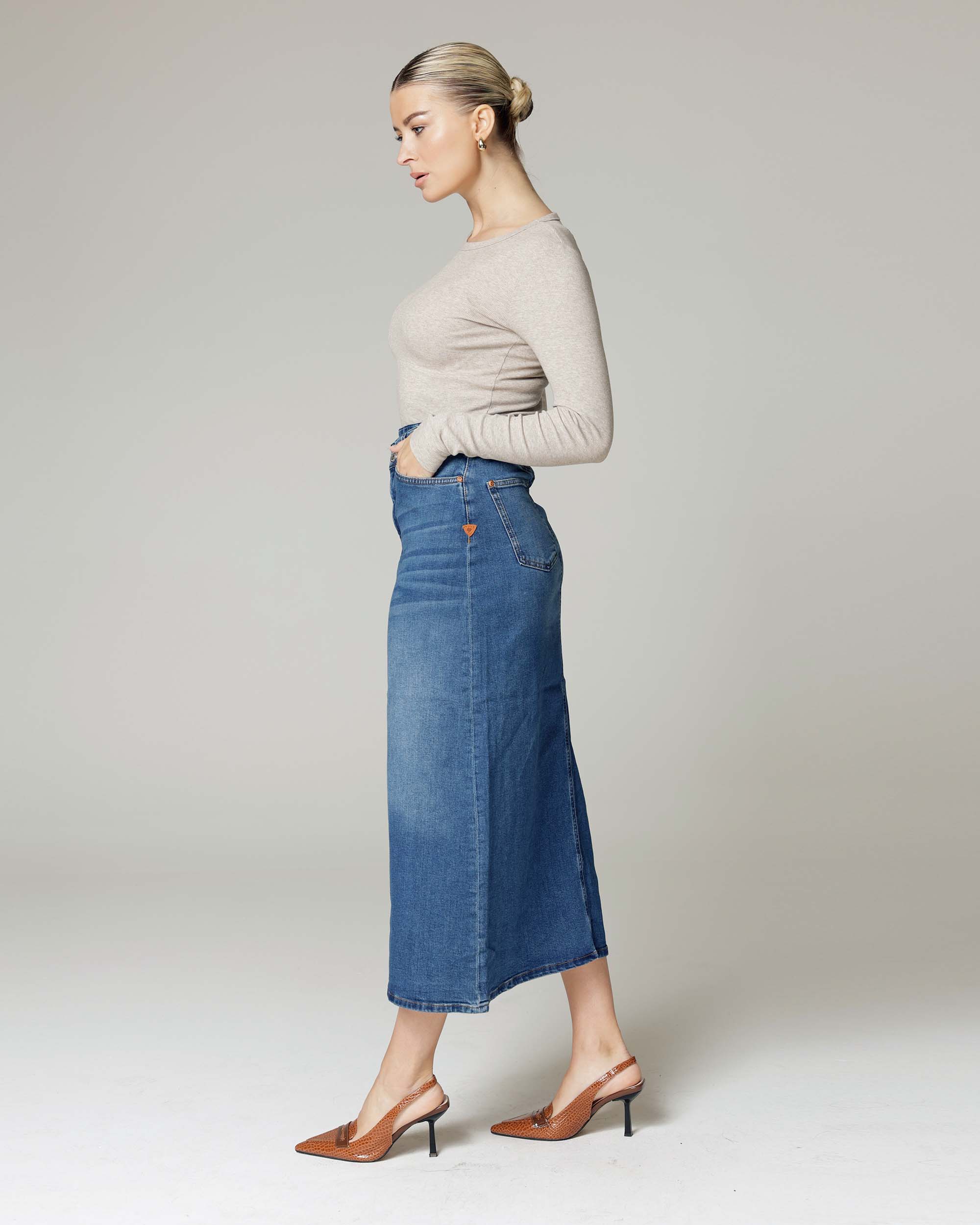 Mid-Blue Denim Skirt | The Hailey Zweitbild