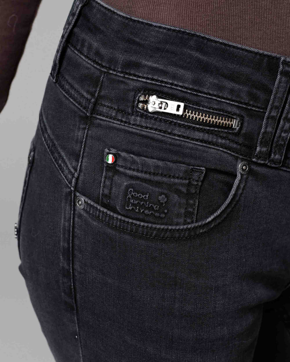 Blue Black Skinny Jeans, The Manuela, close-up detail