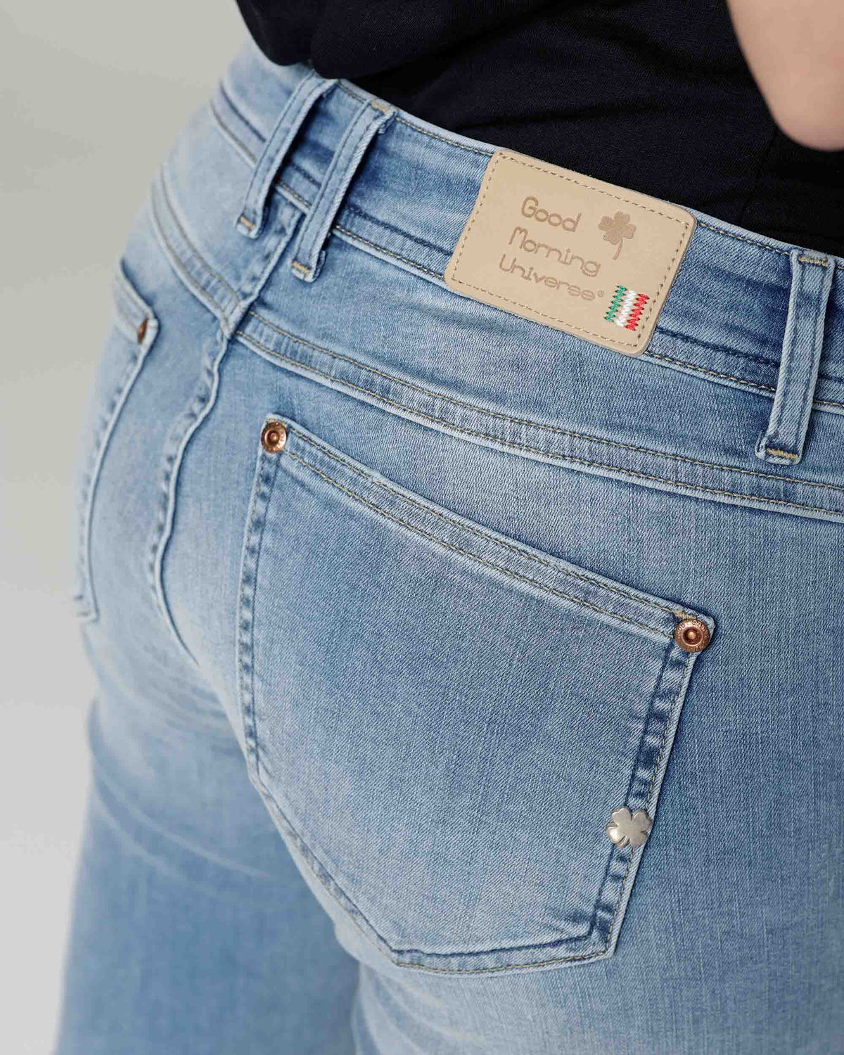 Super Vintage Looking Straight Jeans, The Messina, close-up detail