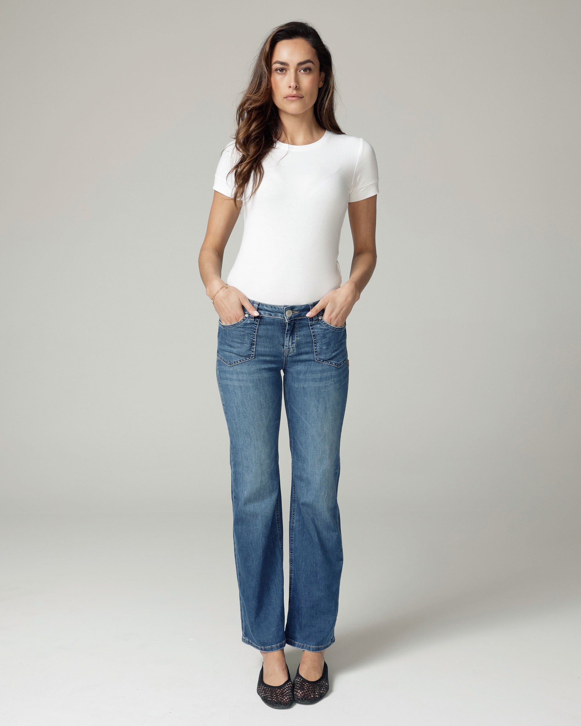 Light Used-Wash Blue Wide-Leg Mid-Rise Jeans | The Lolita Hauptbild