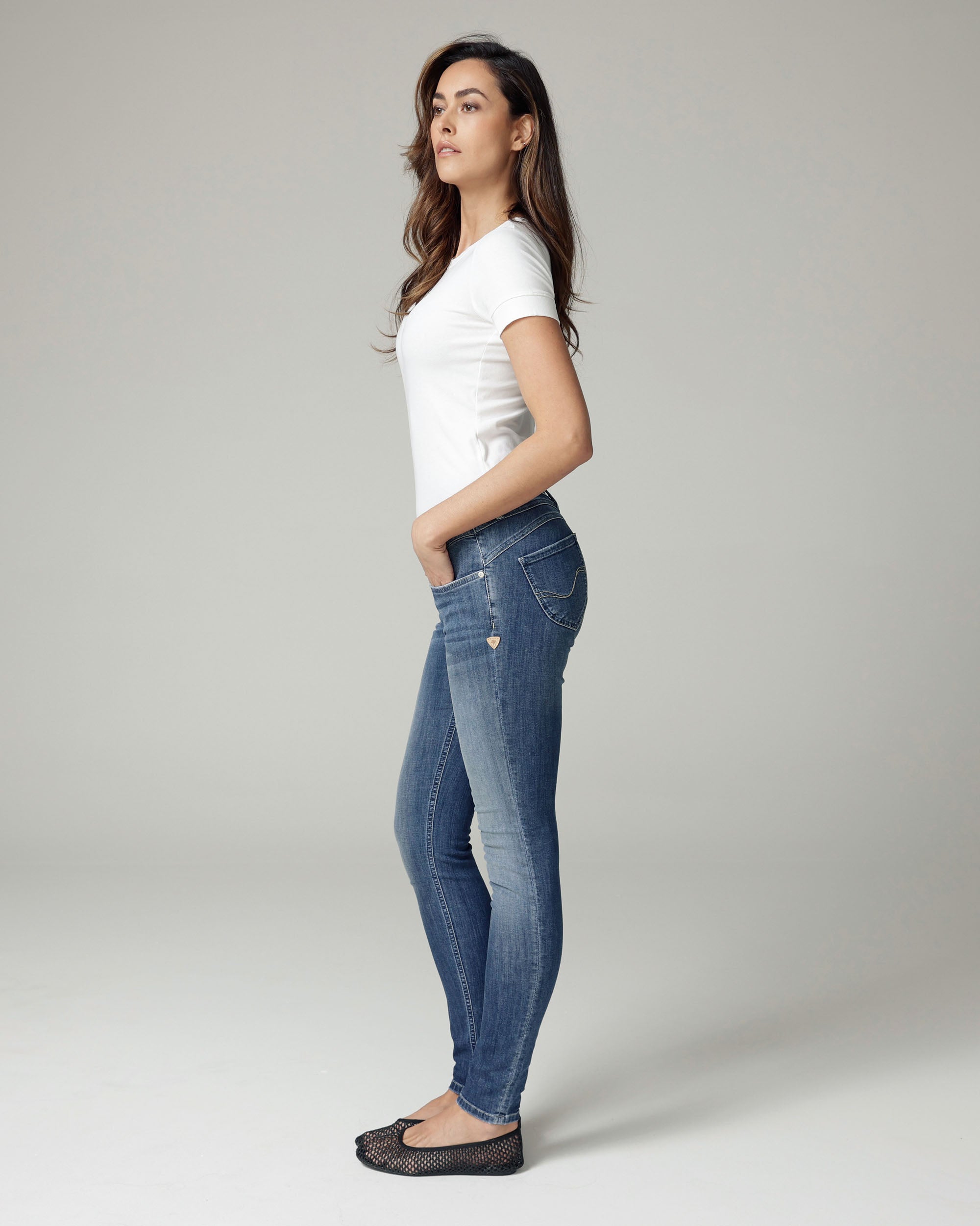 Mid-Blue Vintage-Effect Skinny Mid-Rise Jeans | The Manuela Zweitbild