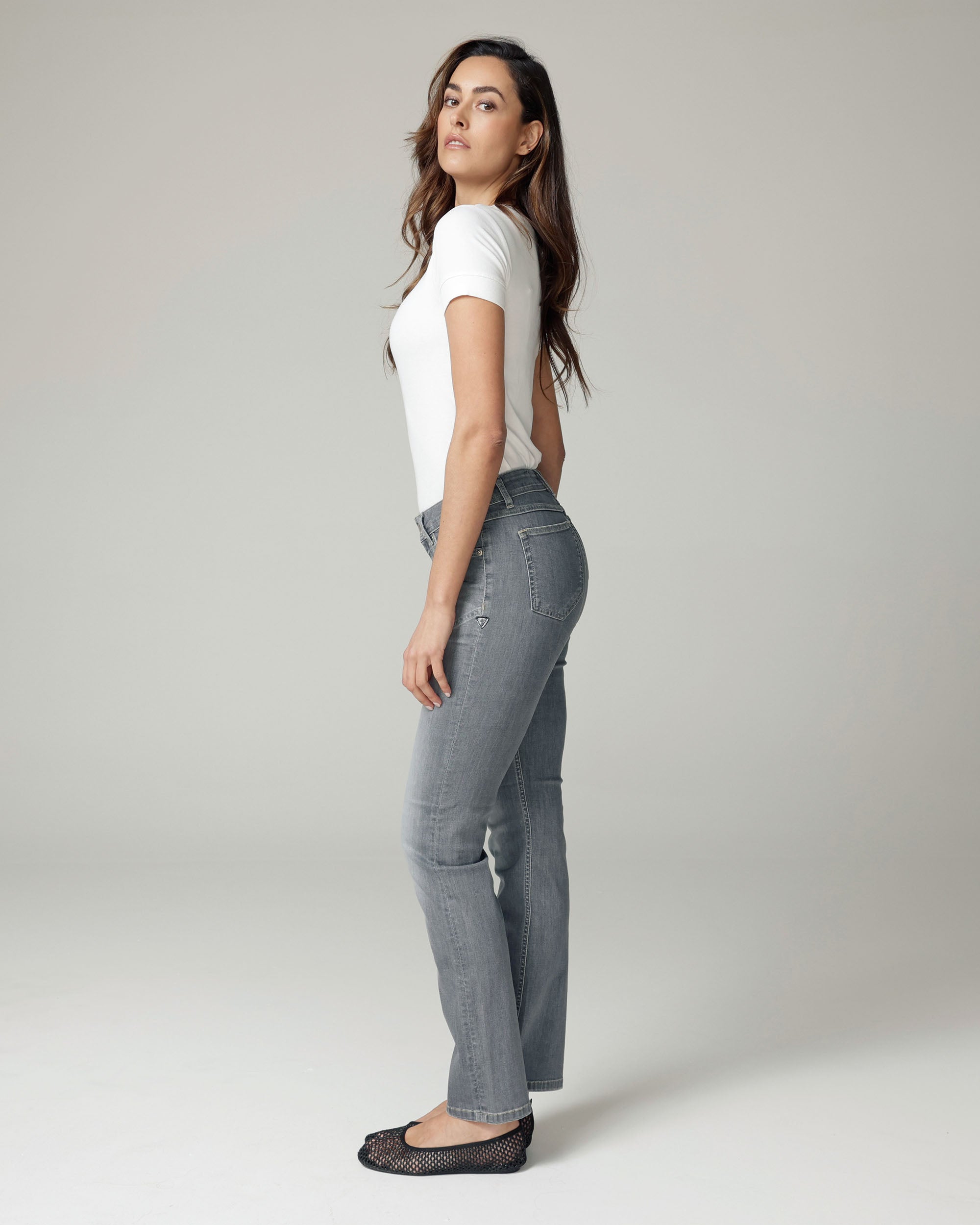 Grey Straight-Leg Mid-Rise Jeans | The Messina Zweitbild