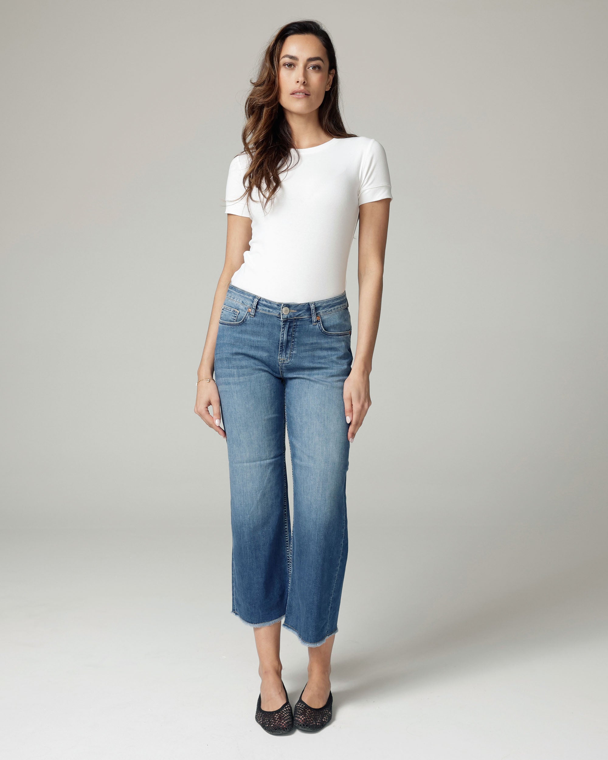 Mid-Blue Staight-Leg Cropped Mid-Rise Jeans | The Nancy Hauptbild