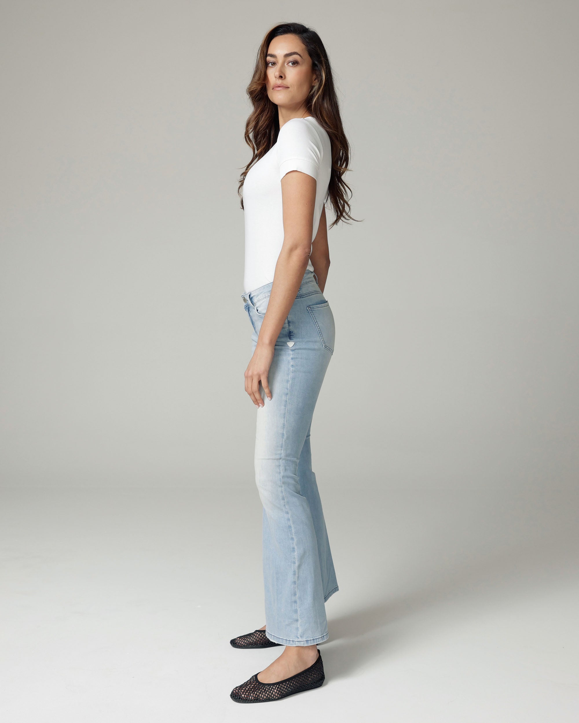 Bleached Blue Flare High-Rise Jeans | The Belly Zweitbild