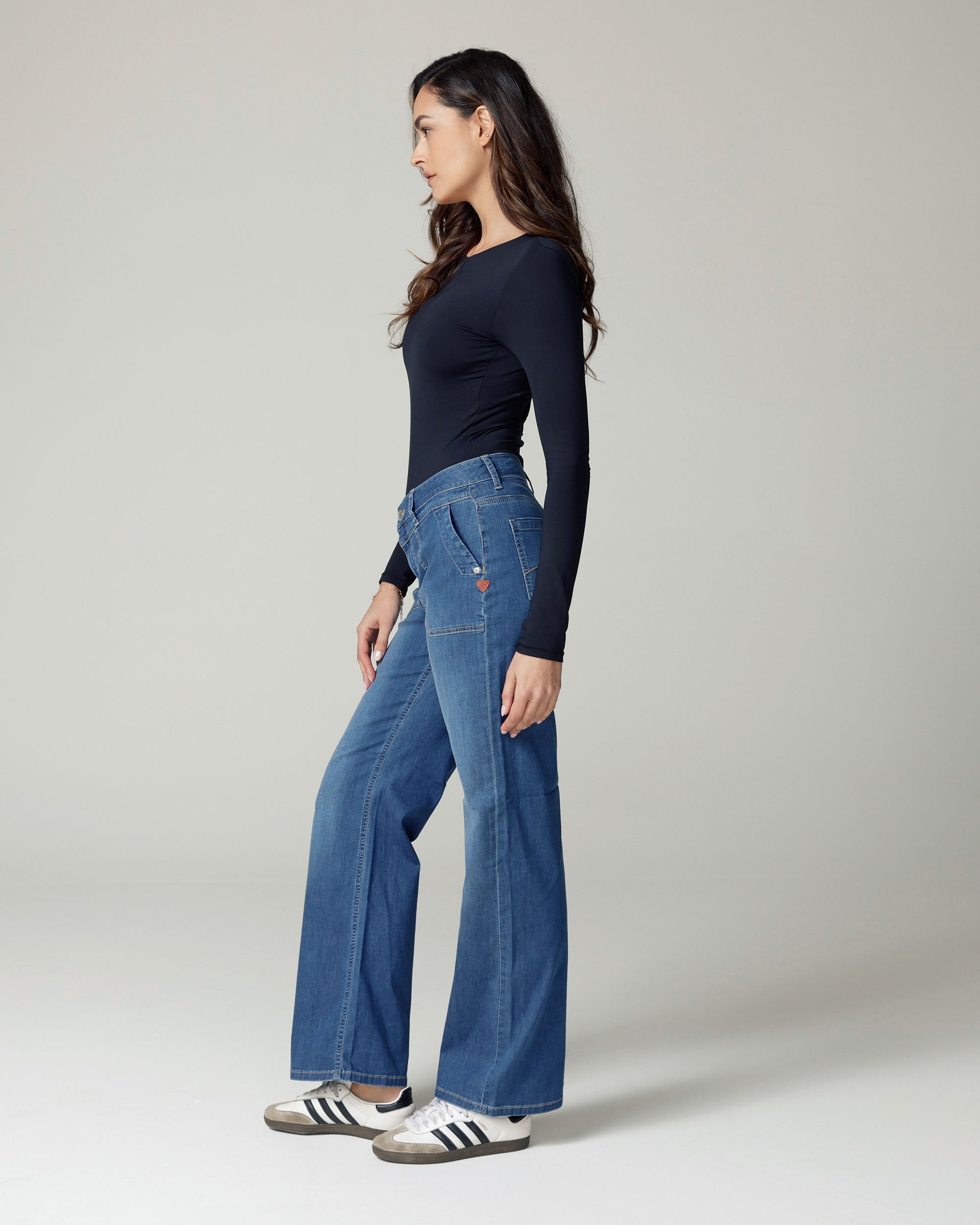 Mid-Blue Wide-Leg High-Rise Jeans | The Cherry Zweitbild