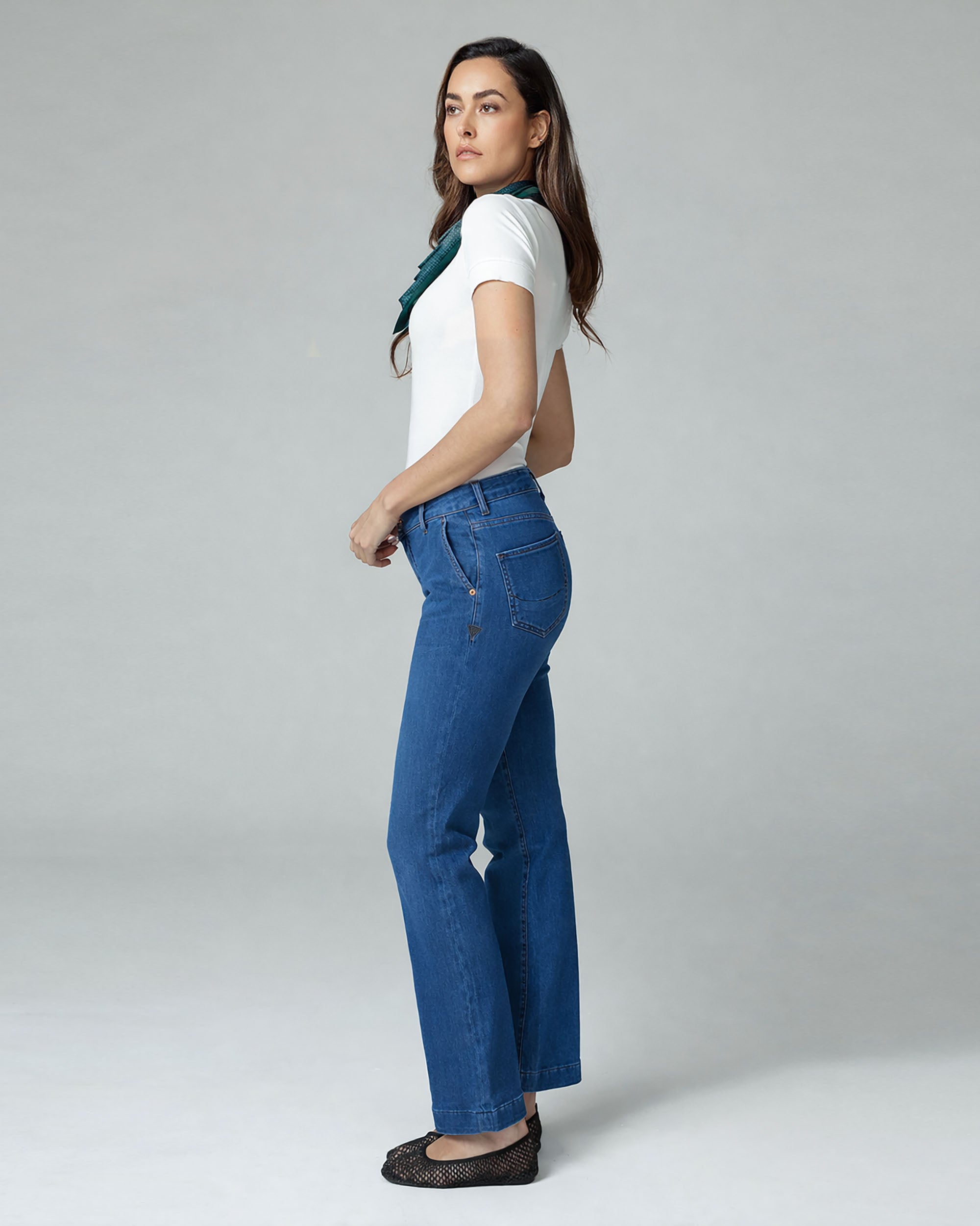 Mid-Blue Flare Mid-Rise Jeans | The Luna Zweitbild