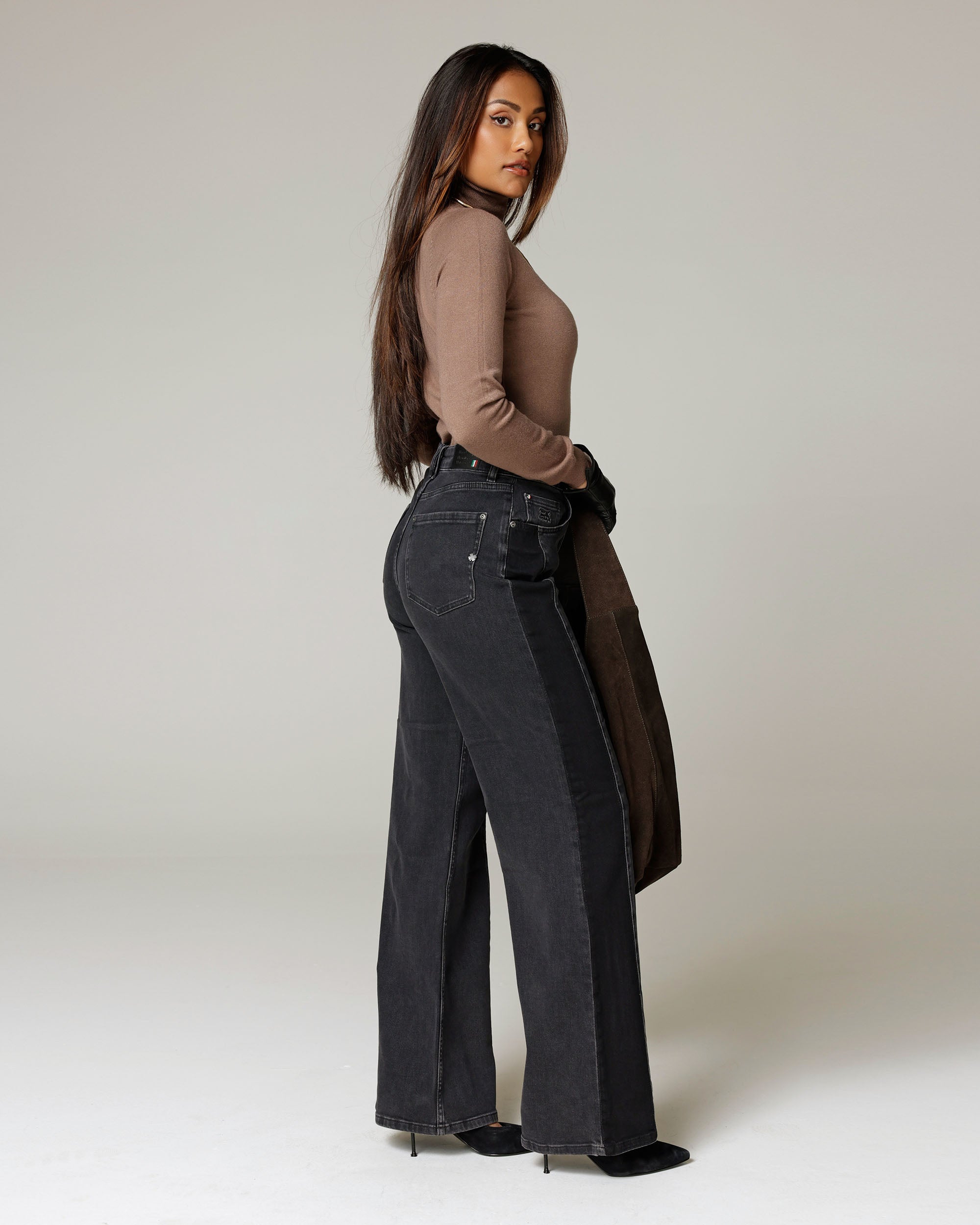Black Jeans | The Etna Zweitbild
