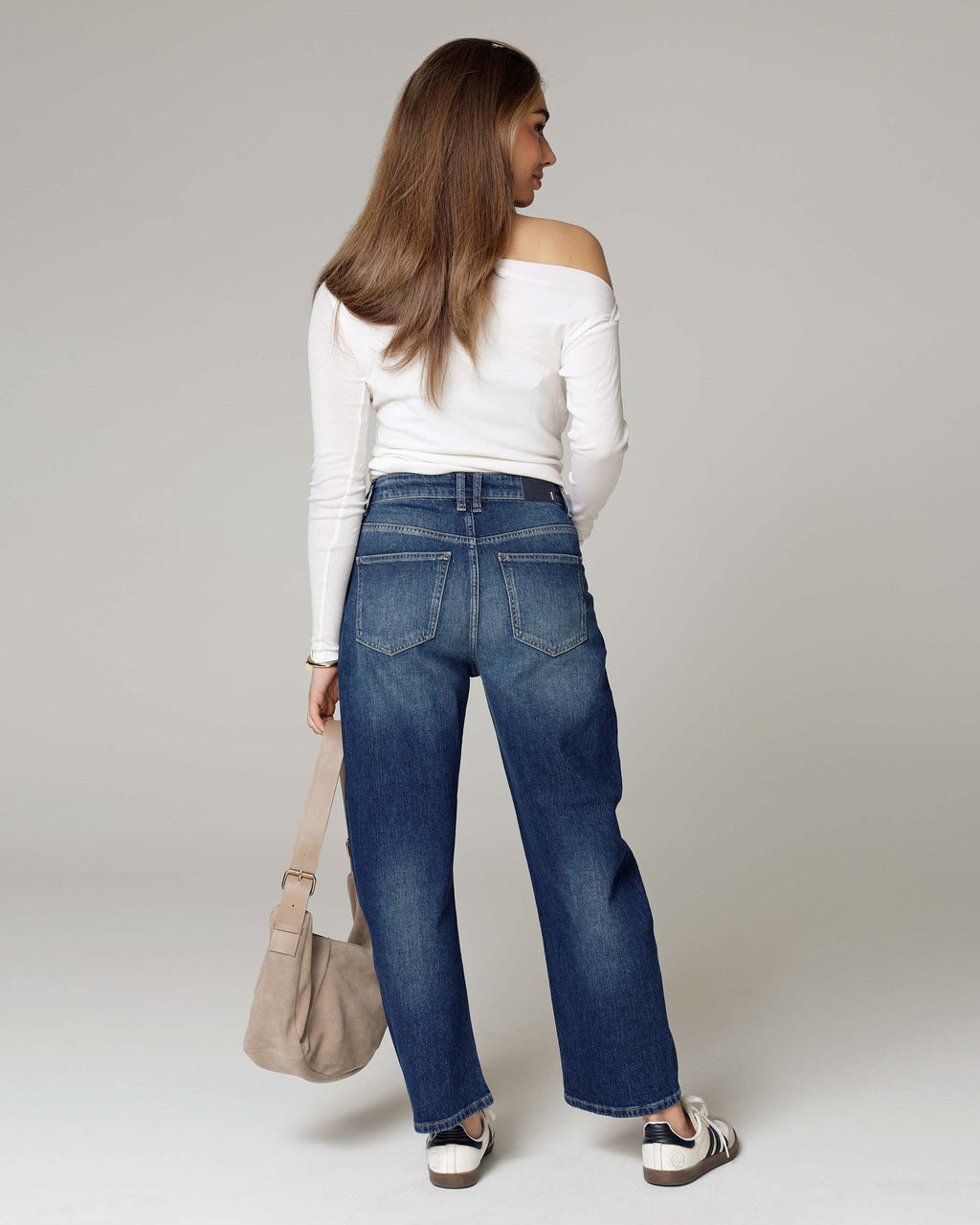 Mid-Blue Half Barrel Jeans | The Lara