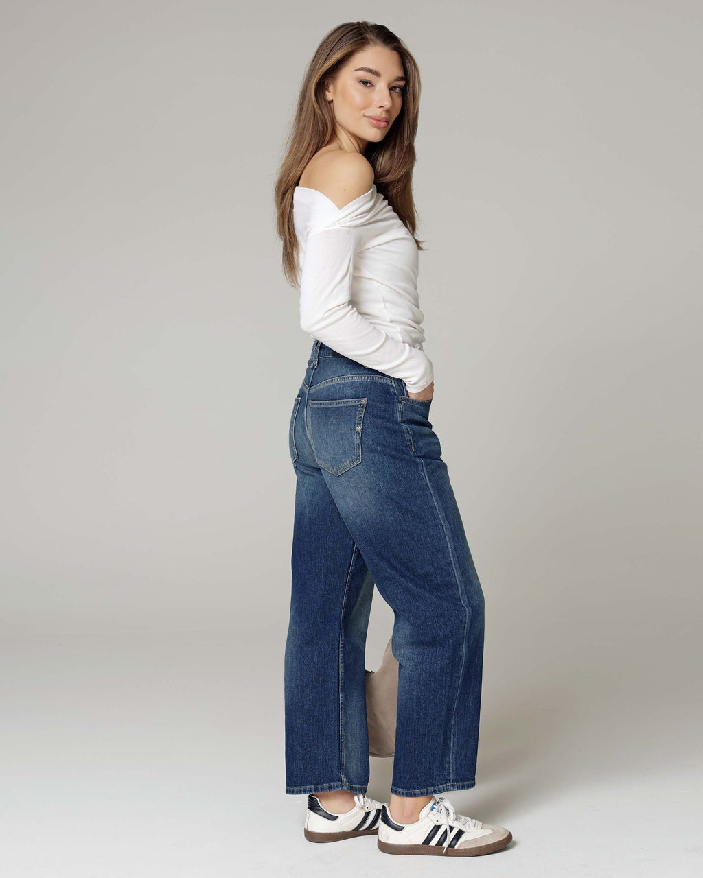 Mid-Blue Half Barrel Jeans | The Lara