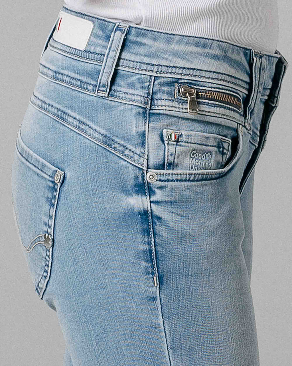 Vintage Light Blue Slim Jeans | The Manuela