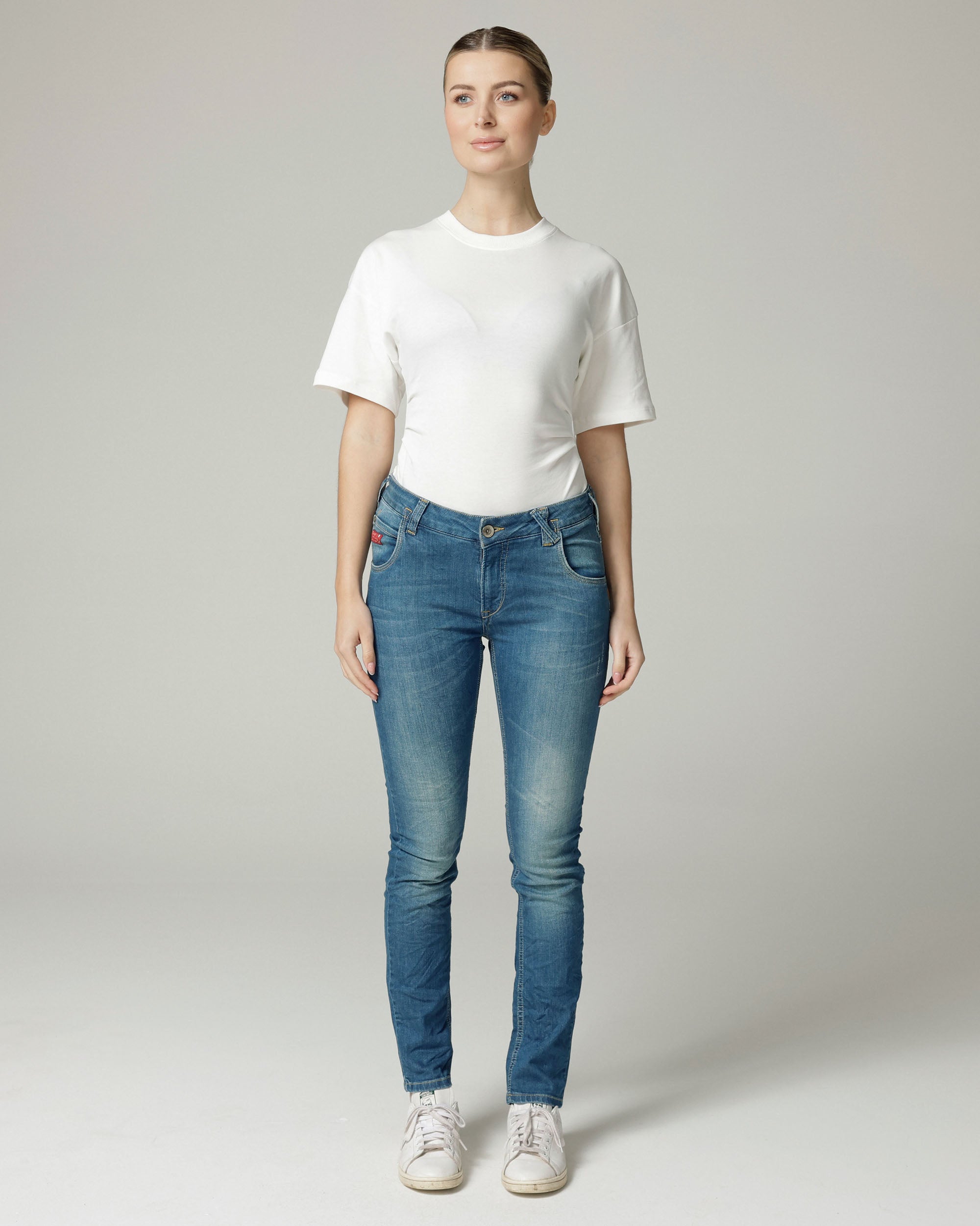 Light Mid Blue Vintage Slim Jeans | The Nelly Hauptbild