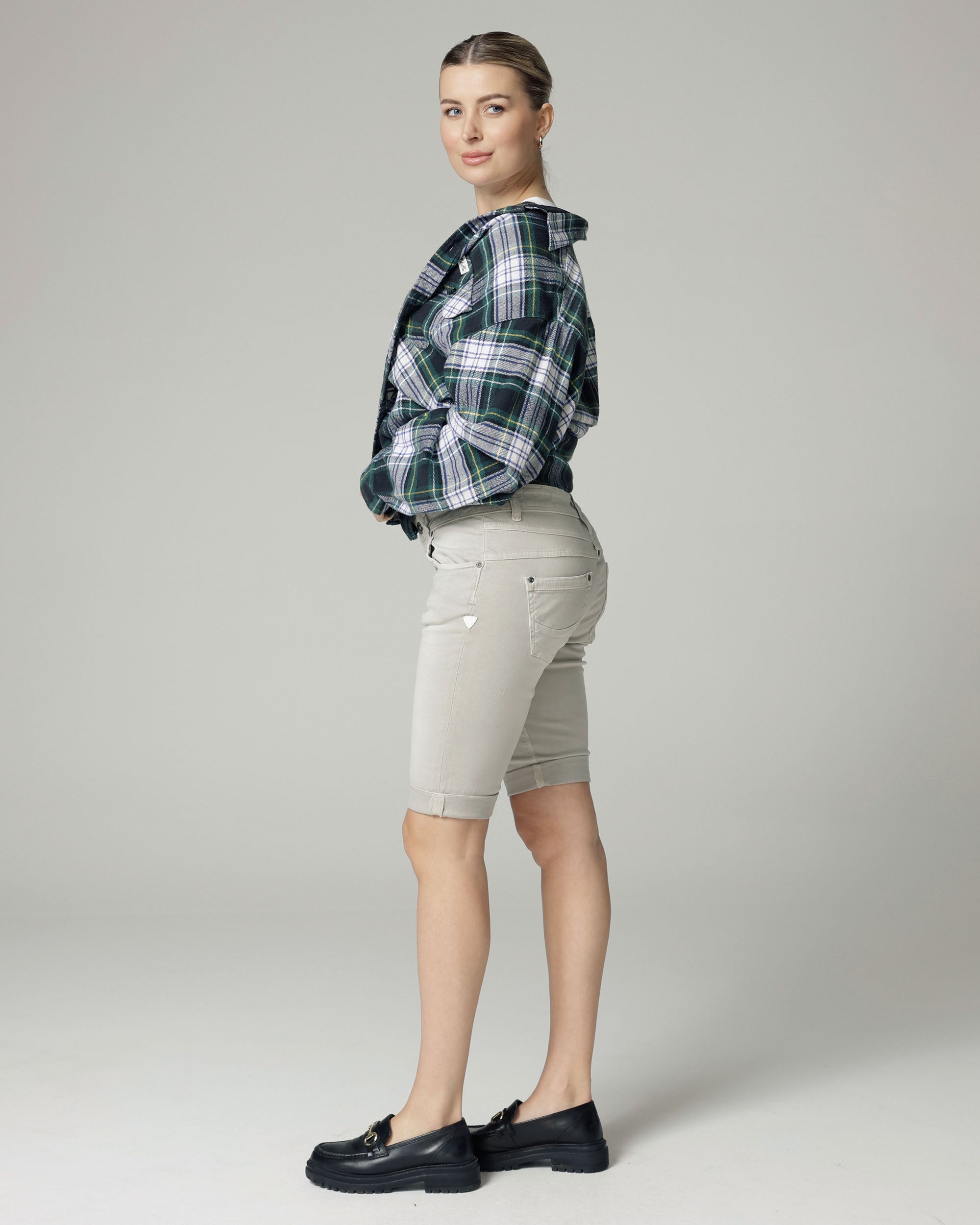 Grey Bermuda Shorts | The Lisa Zweitbild
