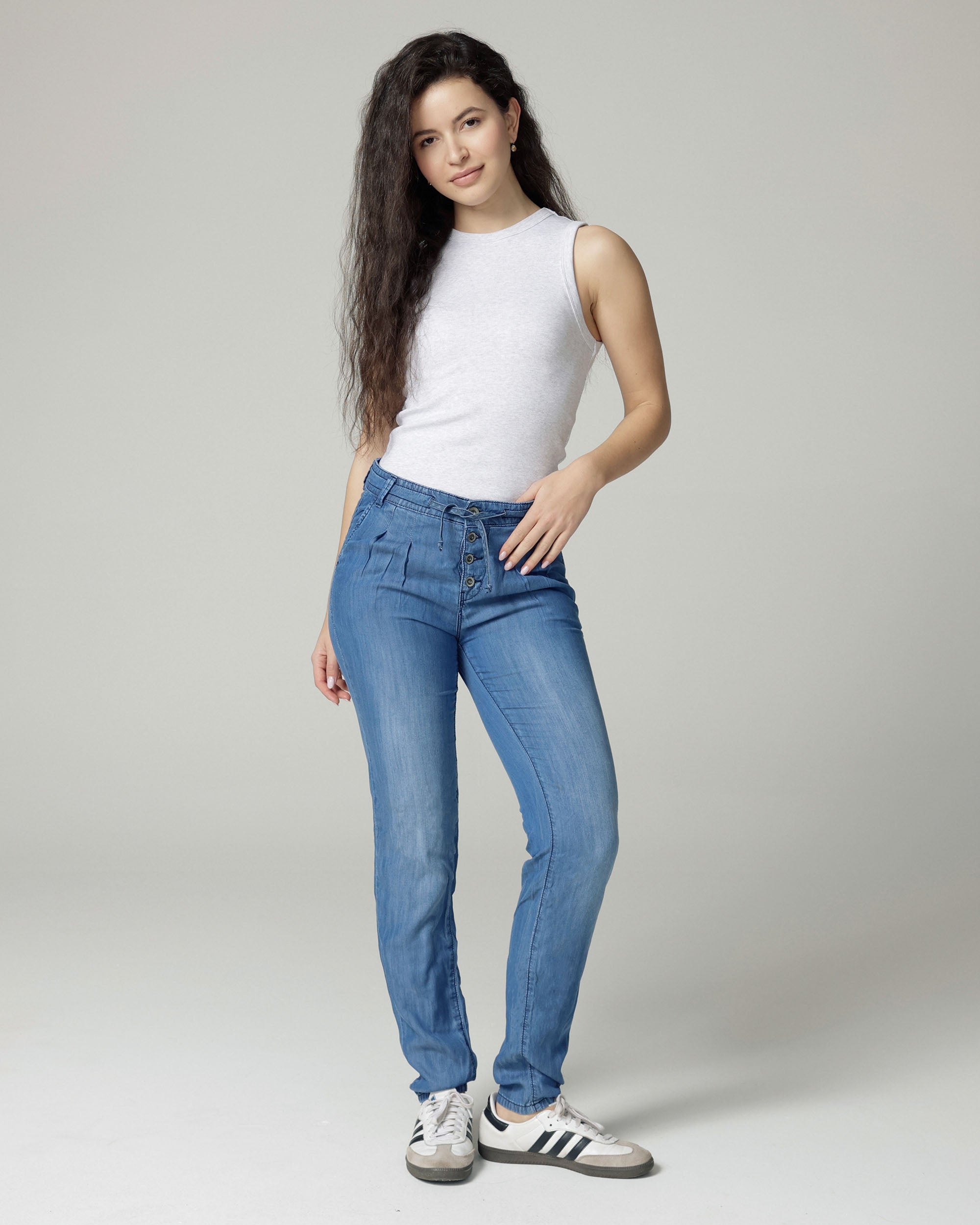 Indigo Relaxed Jeans | The Mia Hauptbild