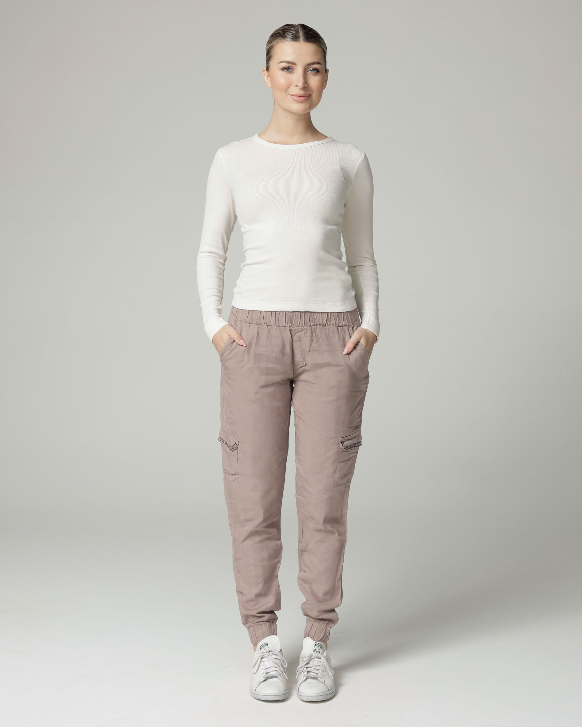 Light Rosewood Relaxed Cargo Pants | The Gigi Hauptbild