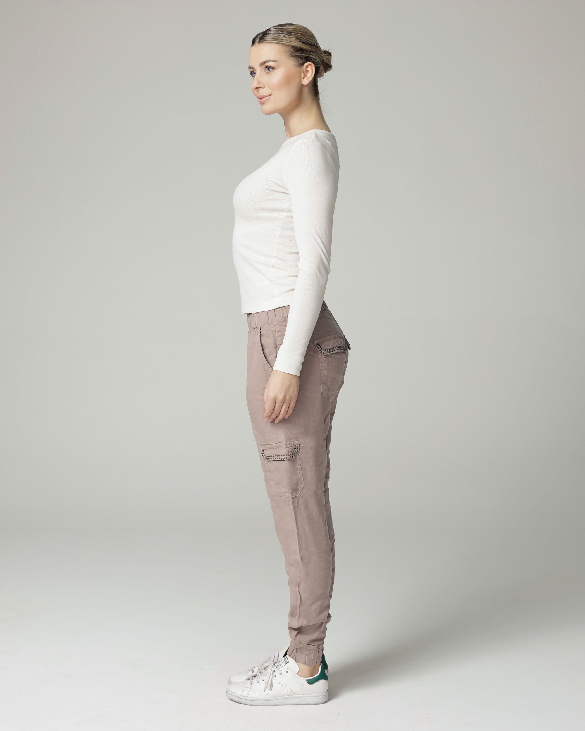 Light Rosewood Relaxed Cargo Pants | The Gigi Zweitbild