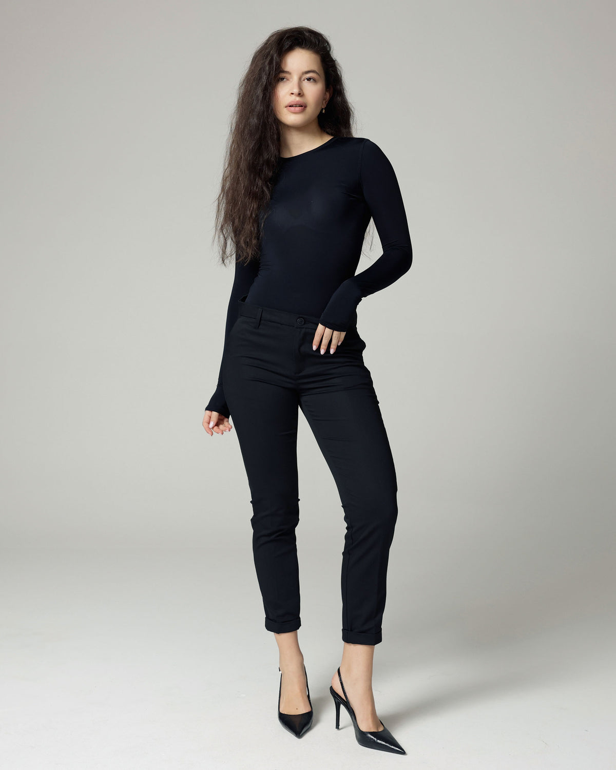 Schwarze Slim-Tapered Chinos | The Lea Hauptbild