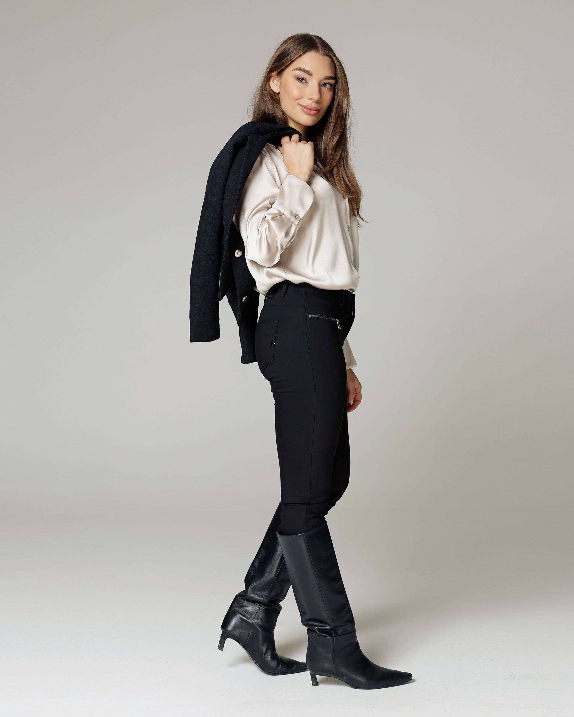 Black Skinny Trousers | The Elisa Zweitbild