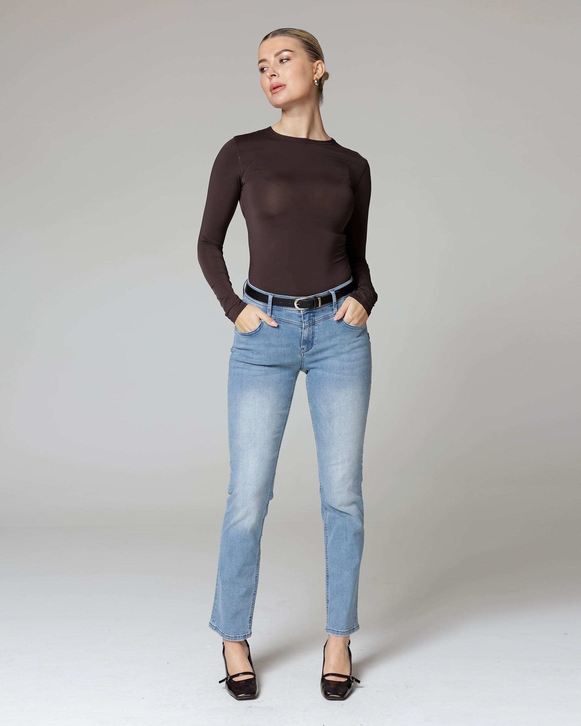 Light Blue Slim Straight Jeans | The Victoria Zweitbild